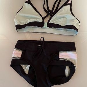 Lululemon Hot Yoga Outfit size 6 fits like a 4